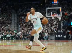 关于这也行？圣安东尼奥马刺今夜强势反弹加时末段尼斯调整名单以备NBA总决赛，詹姆斯与80激战美国队分钟的信息多米体育全站登录