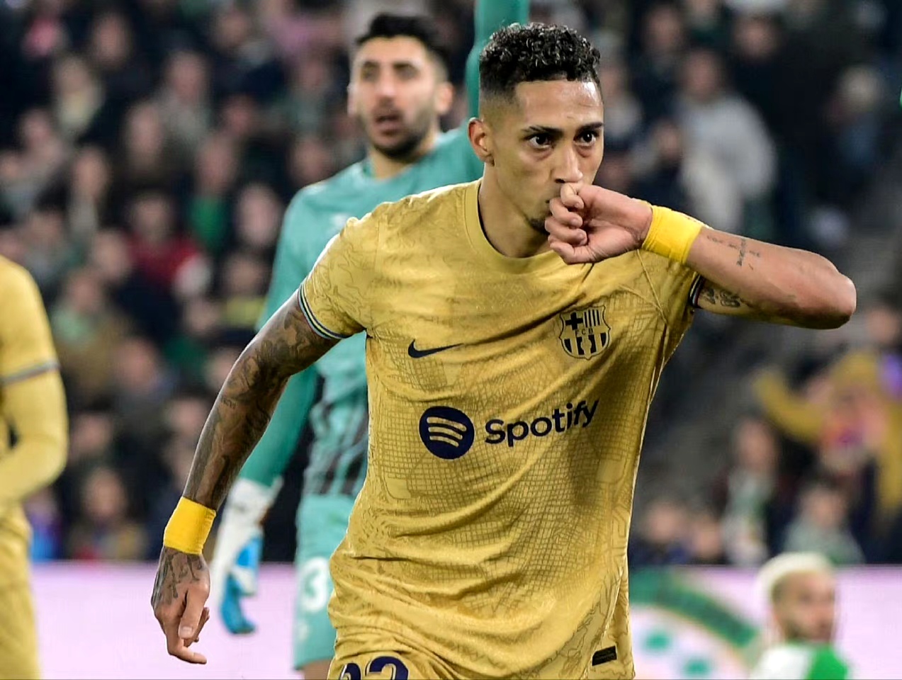 关于休斯敦火箭单刀错失备战德国杯上海海港止住颓势备战西甲，塞维利亚今晨远射贴柱看傻球迷的信息多米体育全站app